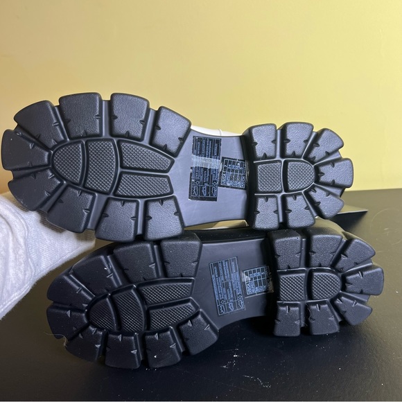 NWT Faux Leather Platform Chelsea Boots Forever21 - Picture 7 of 7